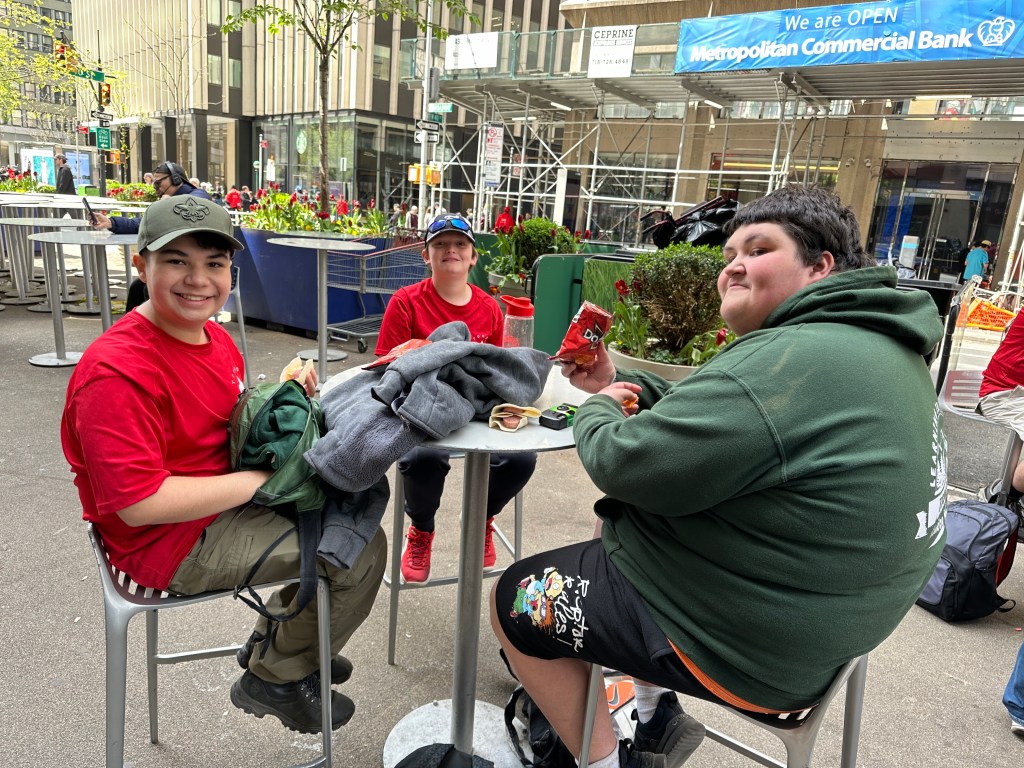 Scouts eating lunch